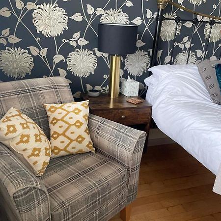 King Size Bed & En Suite Rolled Top Bath Private Lane ฮาร์โรเกต ภายนอก รูปภาพ