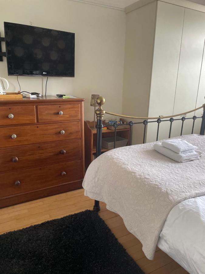 King Size Bed & En Suite Rolled Top Bath Private Lane ฮาร์โรเกต ภายนอก รูปภาพ